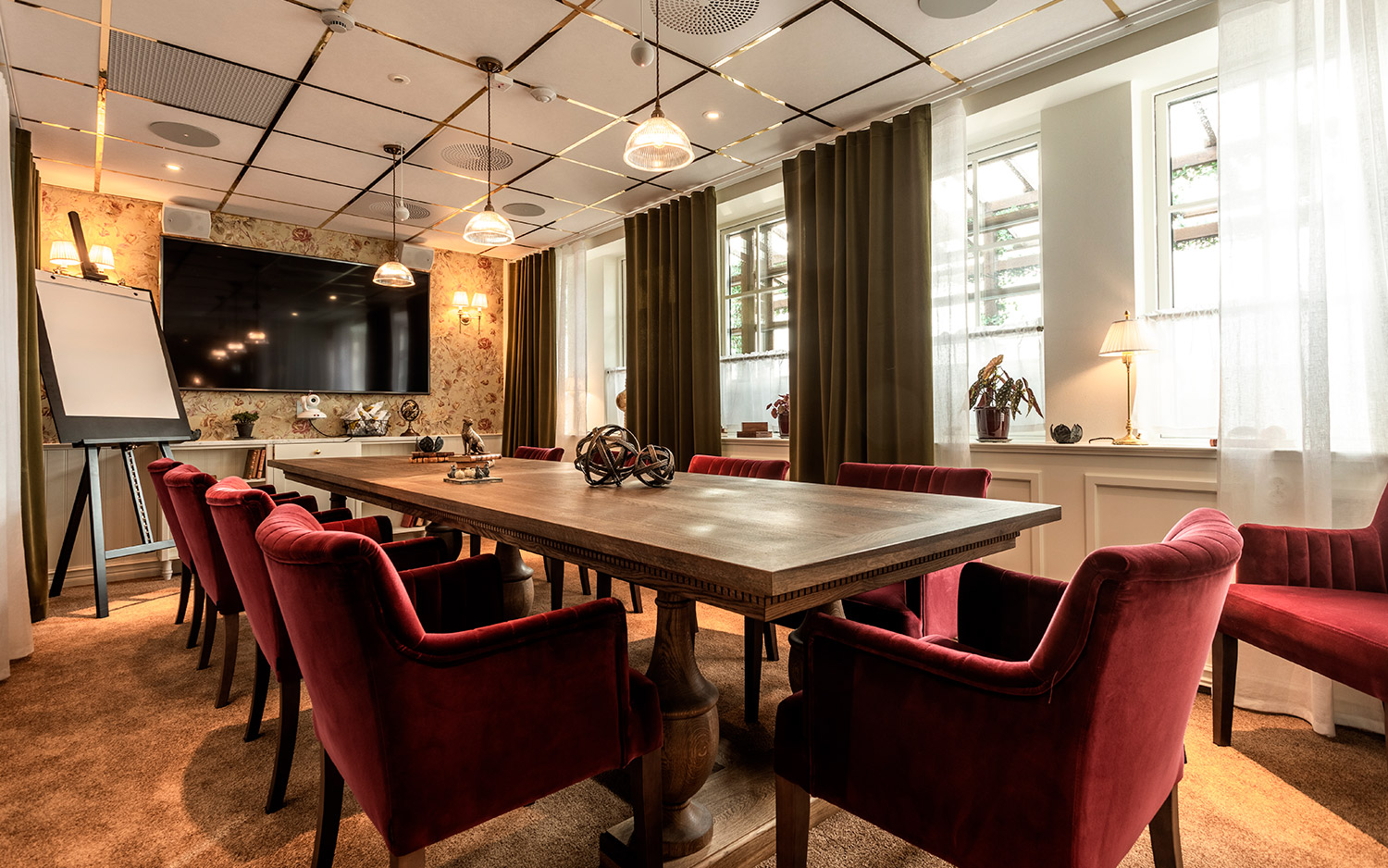 Bellora meeting room with U-shaped table configuration