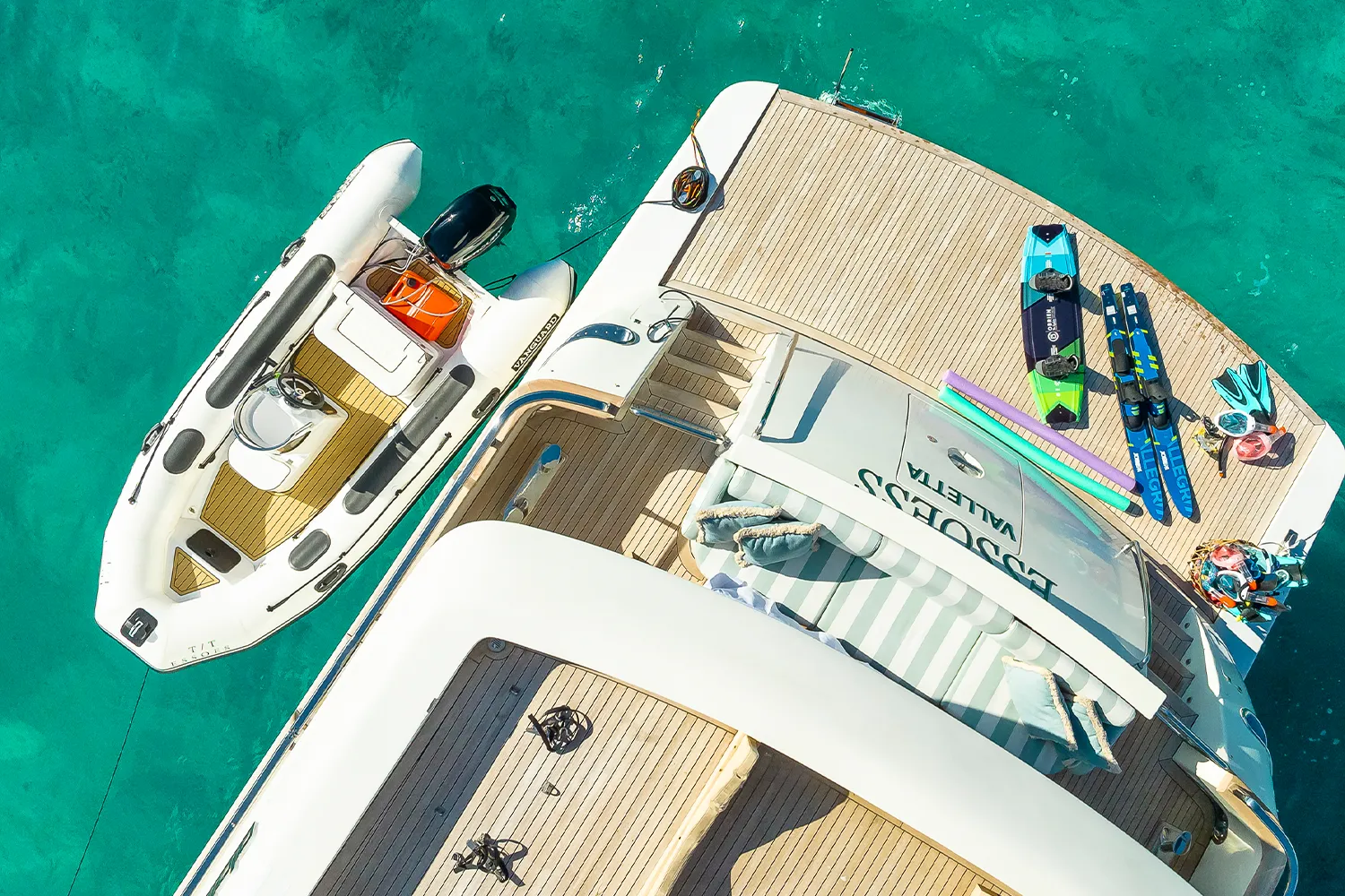 Flybridge with panoramic views aboard ESSOESS yacht Palma