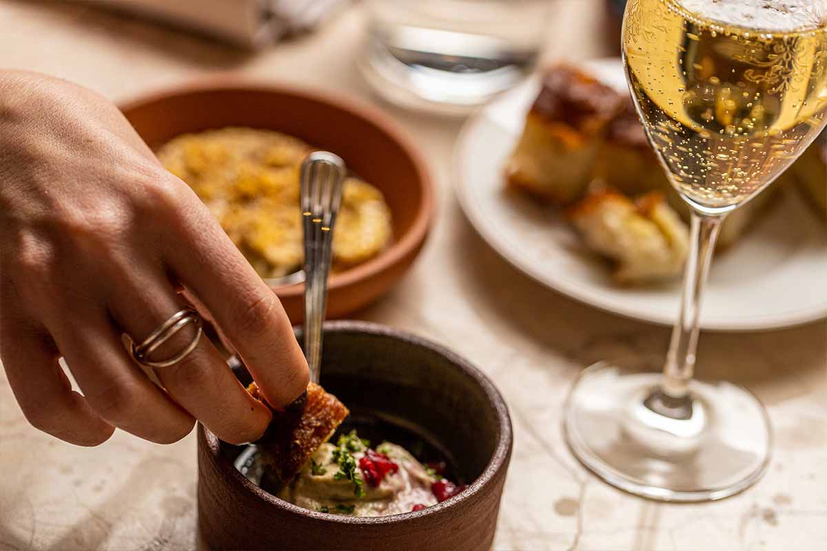 Ellery Beach House winter atmosphere with snow-covered grounds in Stockholm