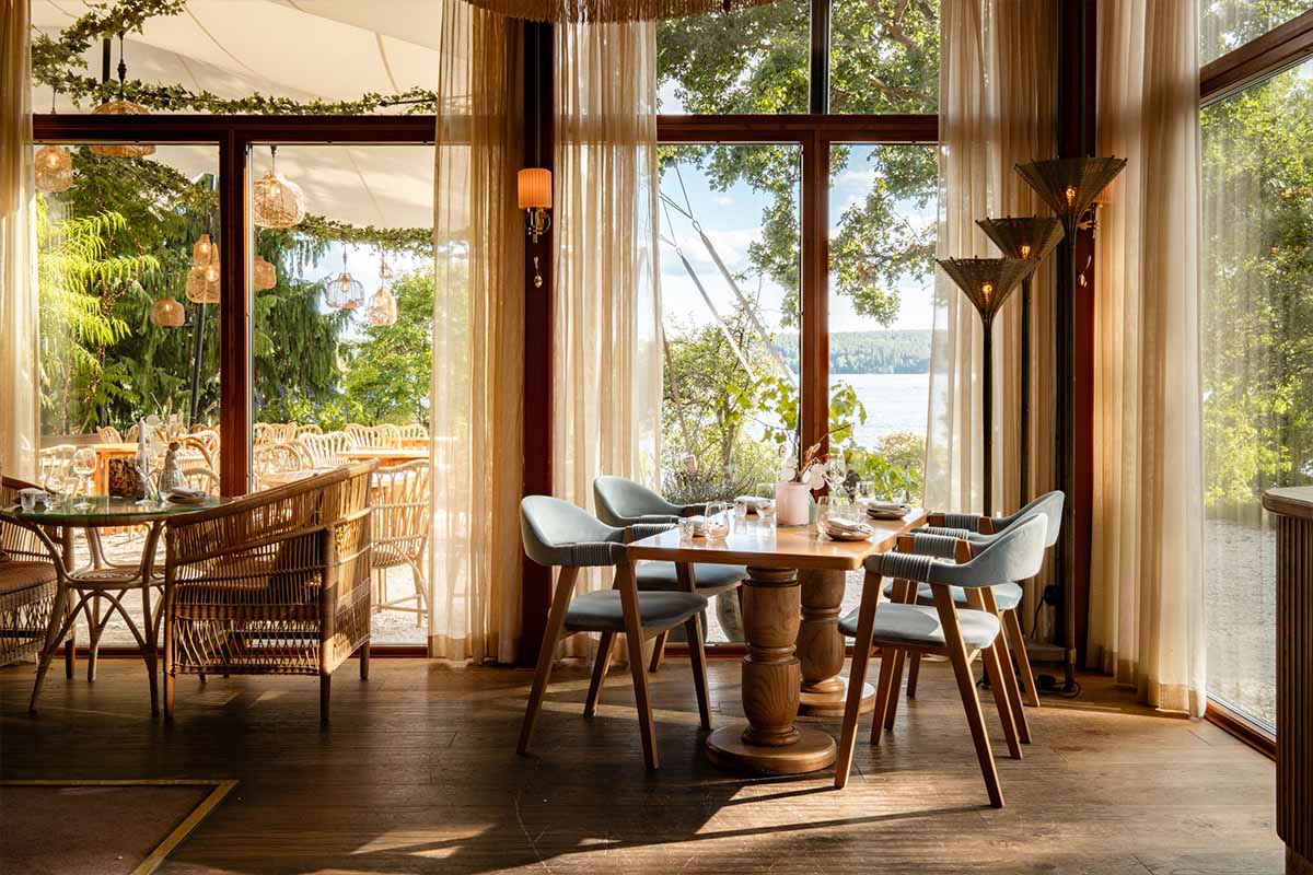 Palmers Restaurant dining room at Ellery Beach House with Mediterranean decor
