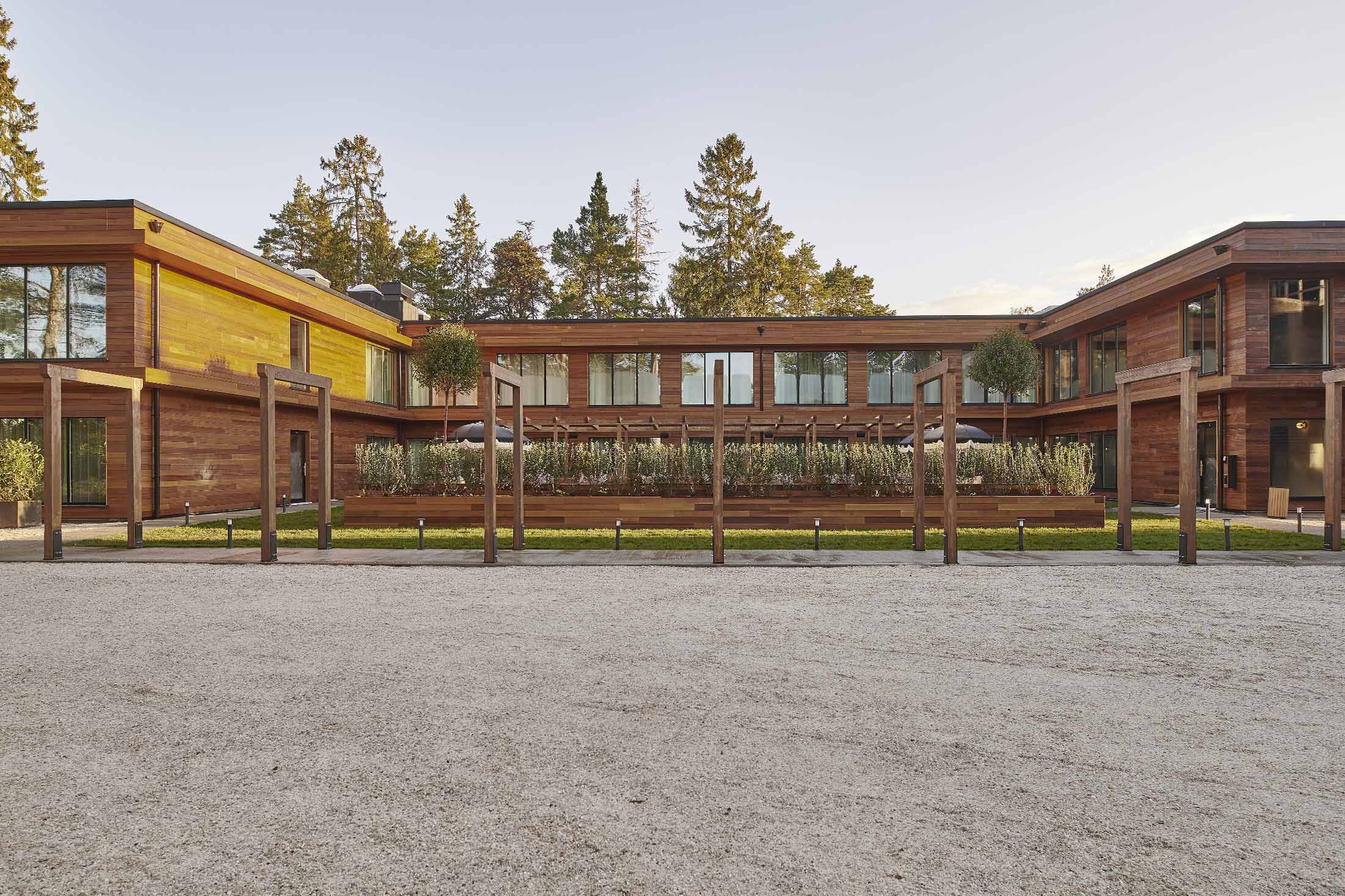 Ellery Beach House outdoor lounge area with comfortable seating by the sea