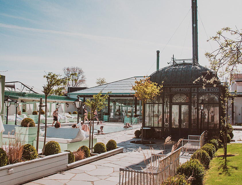 Outdoor pool club with sun loungers at Falkenberg Strandbad