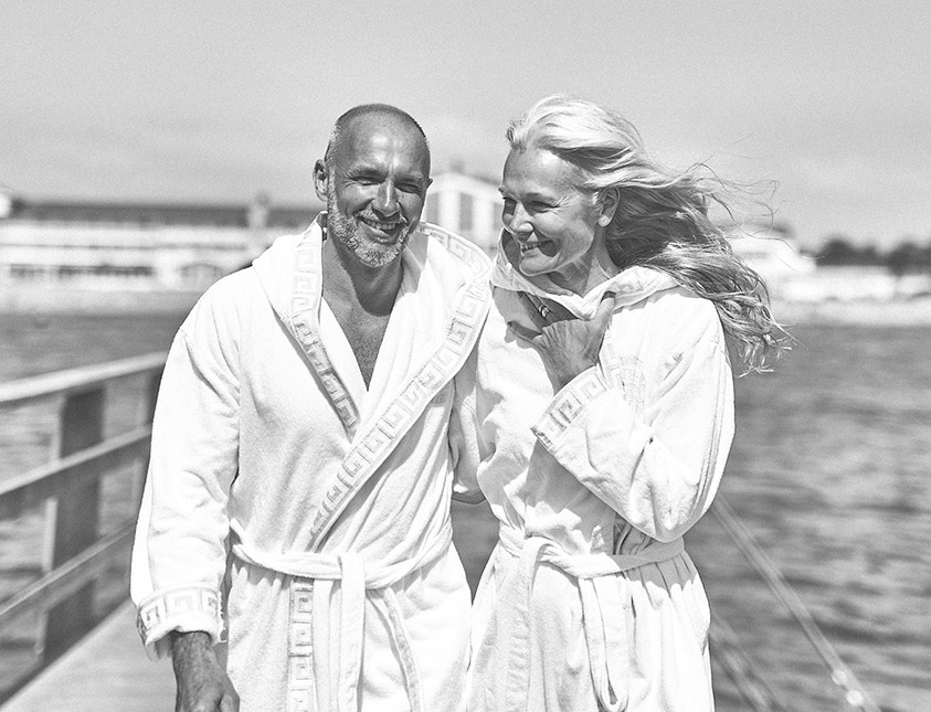 Summer scene in black and white at Falkenberg Strandbad beach