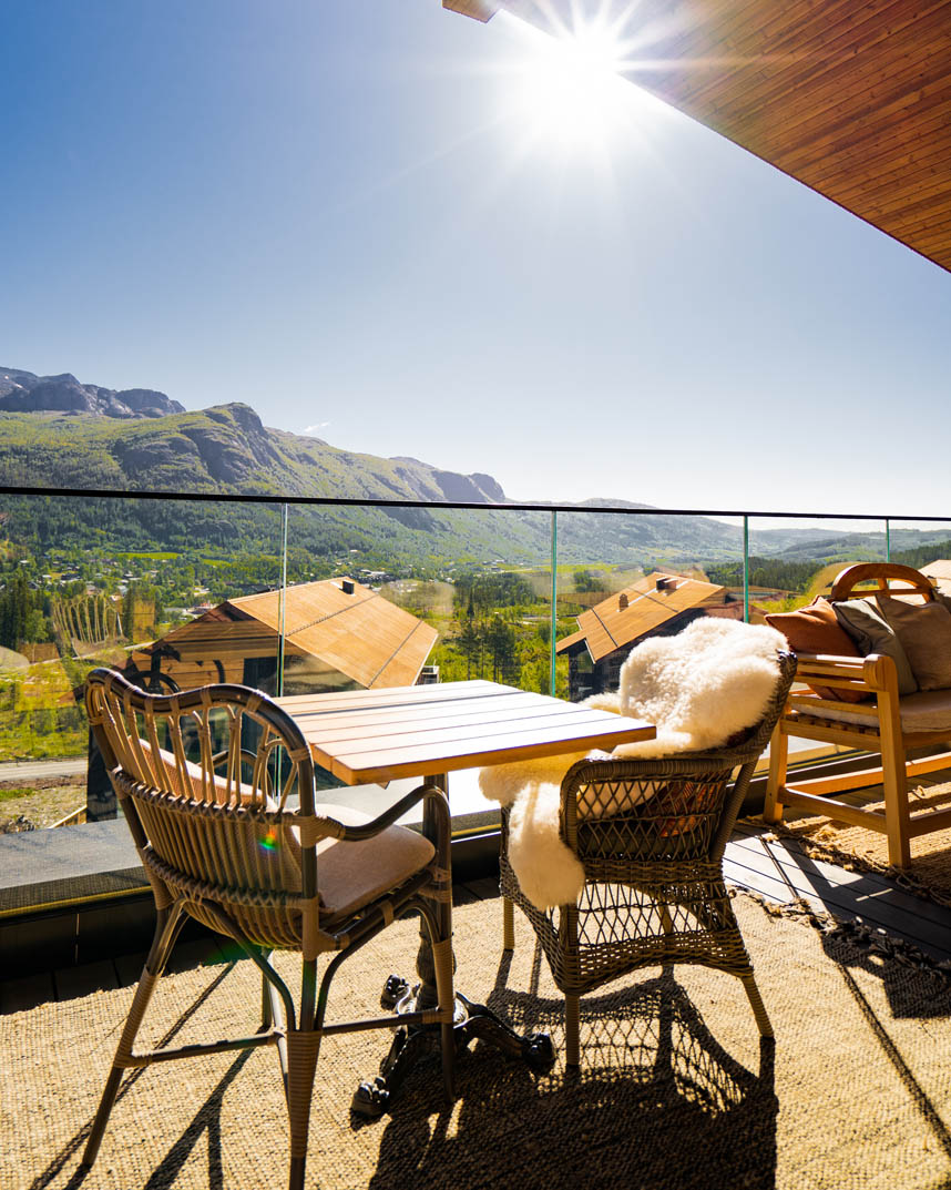 Evening drinks at Bar Liv inside Fyri Resort Hemsedal