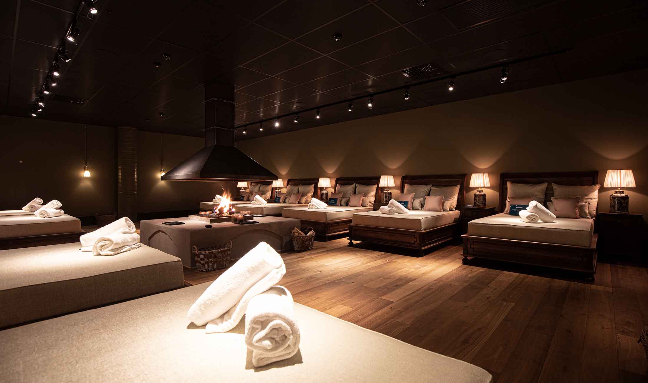 Summer greenery and outdoor terrace at Fyri Resort Hemsedal