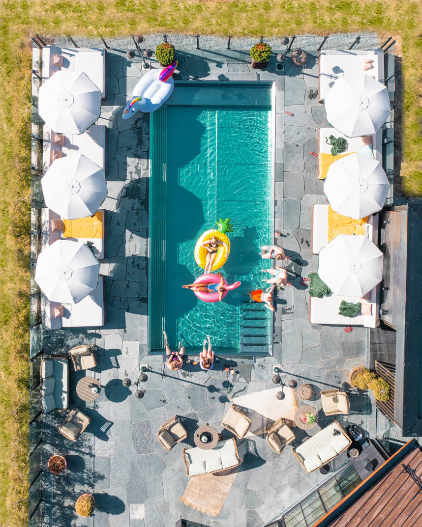 Swimming pool with alpine scenery at Fyri Resort conference venue