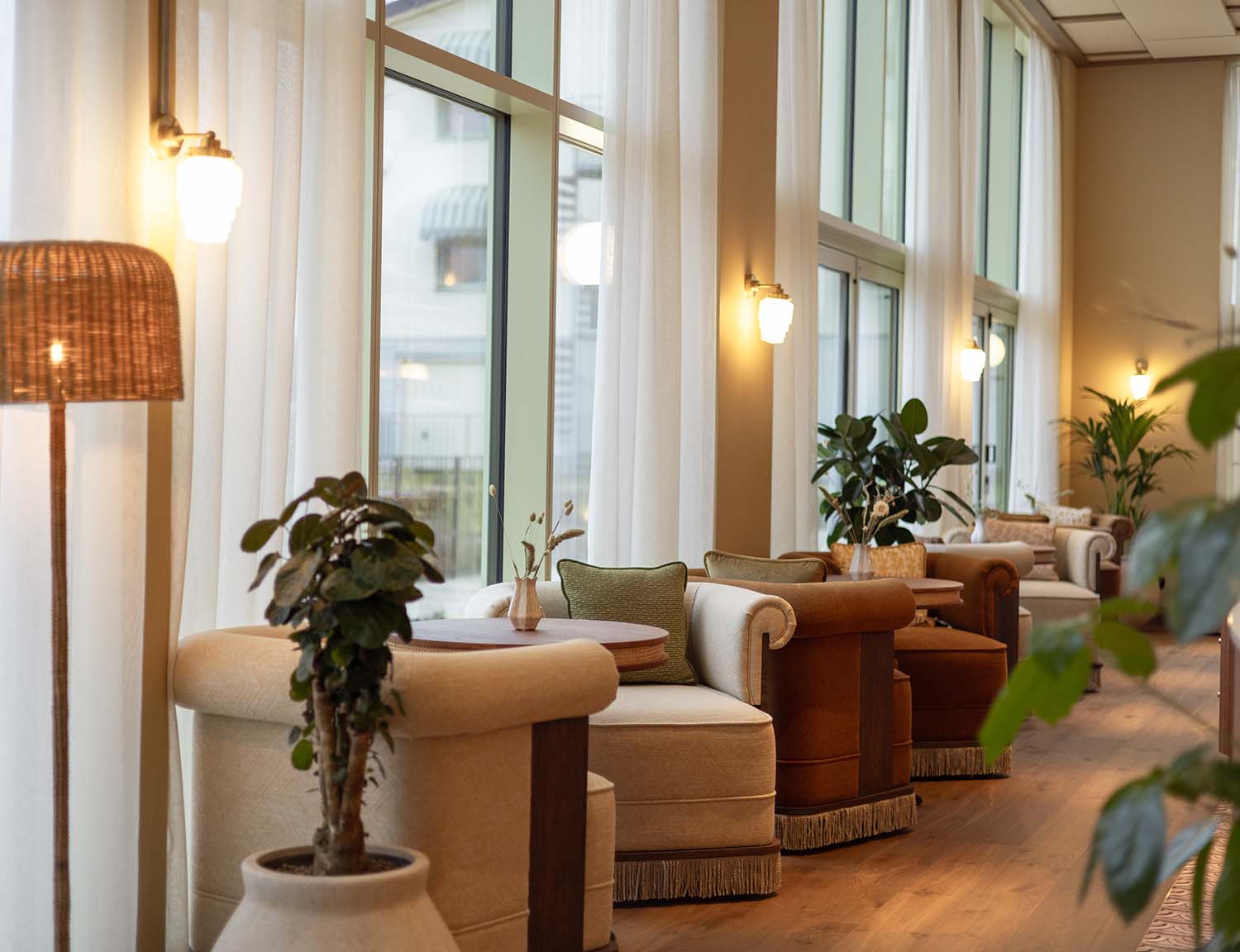 Hjortviken spa relaxation area with lake panorama