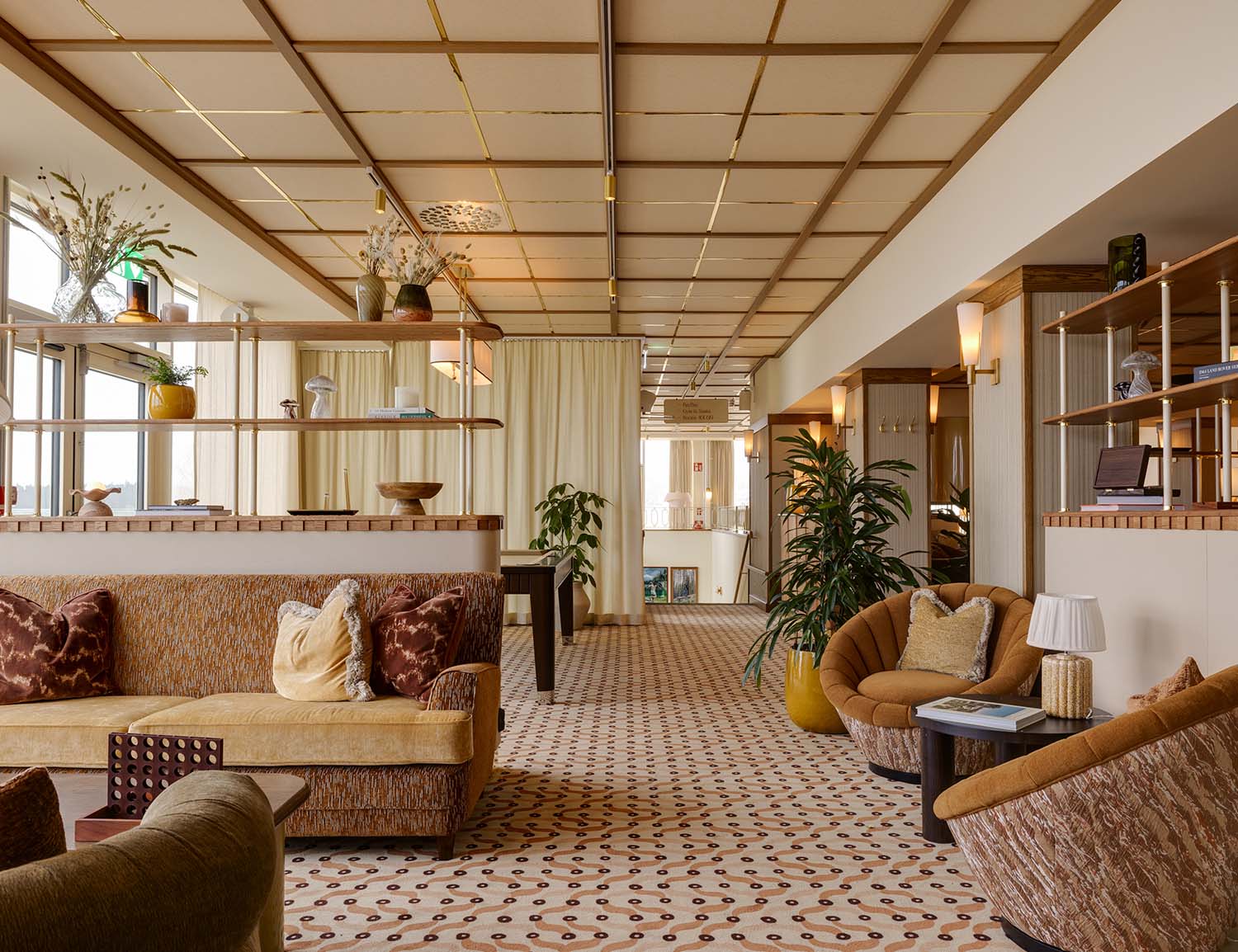 Hjortviken garden path winding through the estate grounds