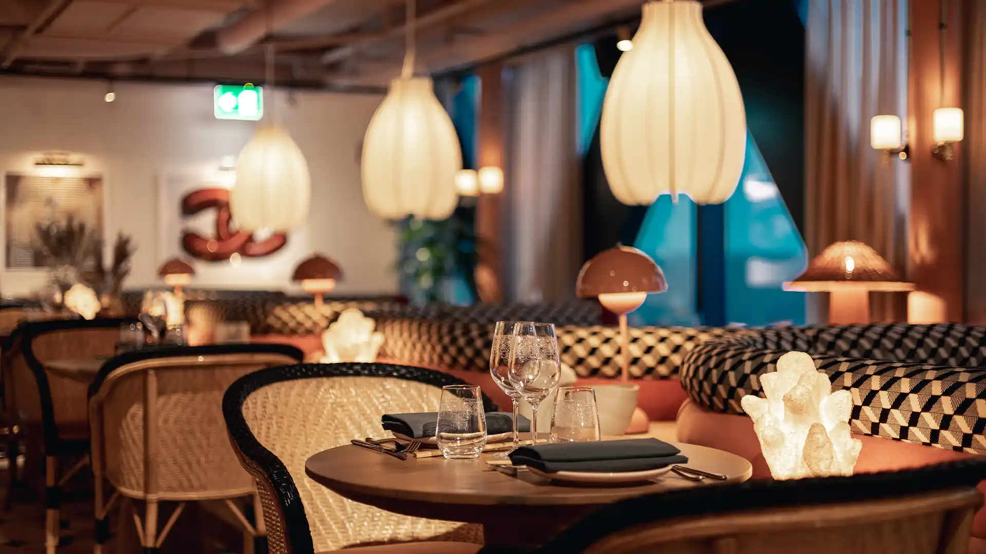 Romantic dinner setting with candlelight at GOGOGAGA Jacy'z