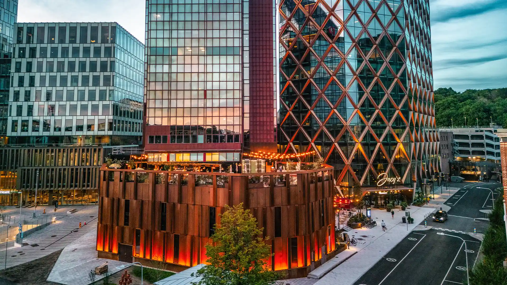 Jacy'z Hotel & Resort skyscraper towering over the Gothenburg skyline