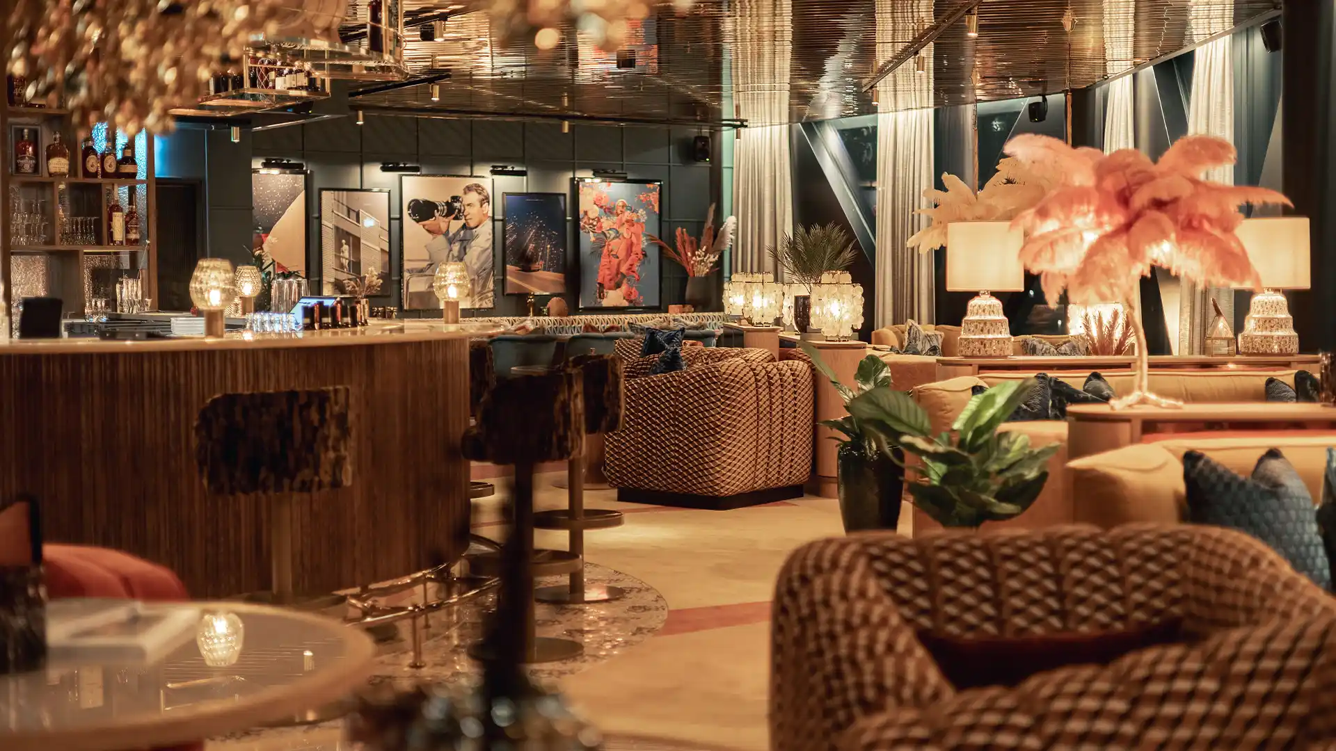 JQ lounge seating area with elegant decor on the 17th floor at Jacy'z