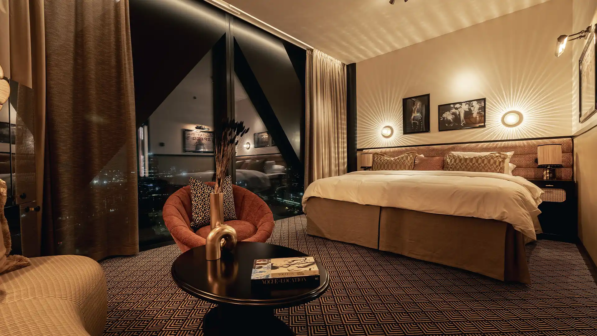 JQ Bar handcrafted cocktails in 1920s-inspired setting at Jacy'z