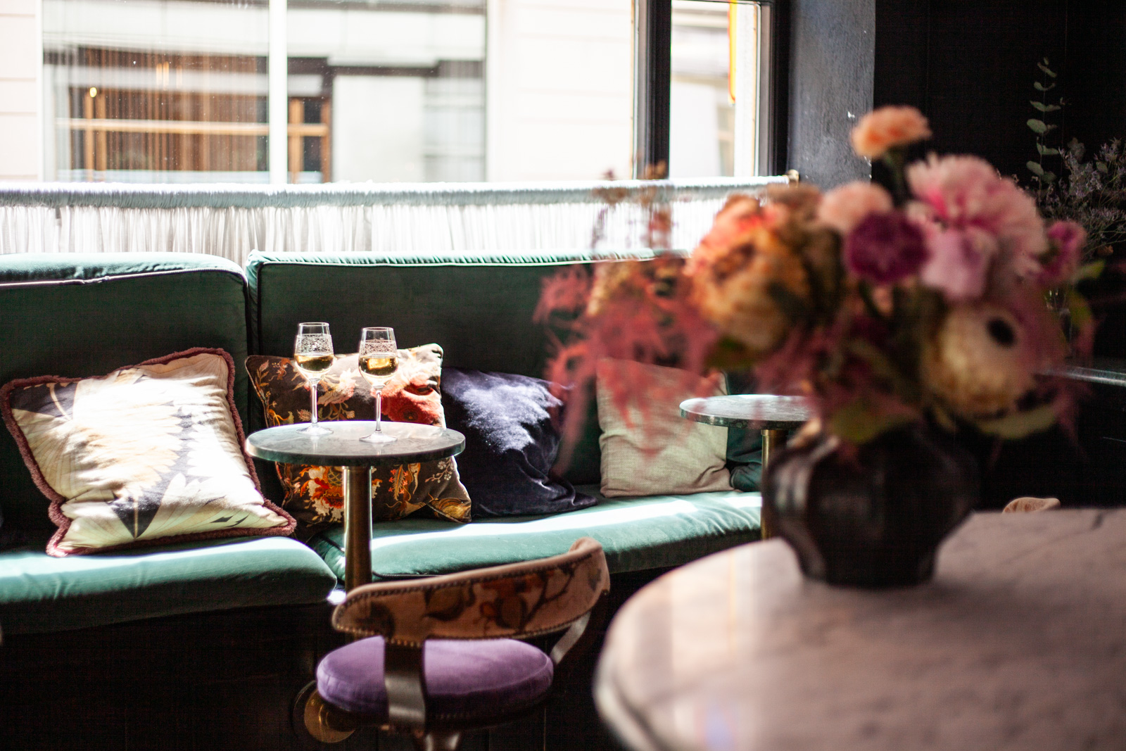 Event space with high ceilings and warm lighting at MJ'S Malmö