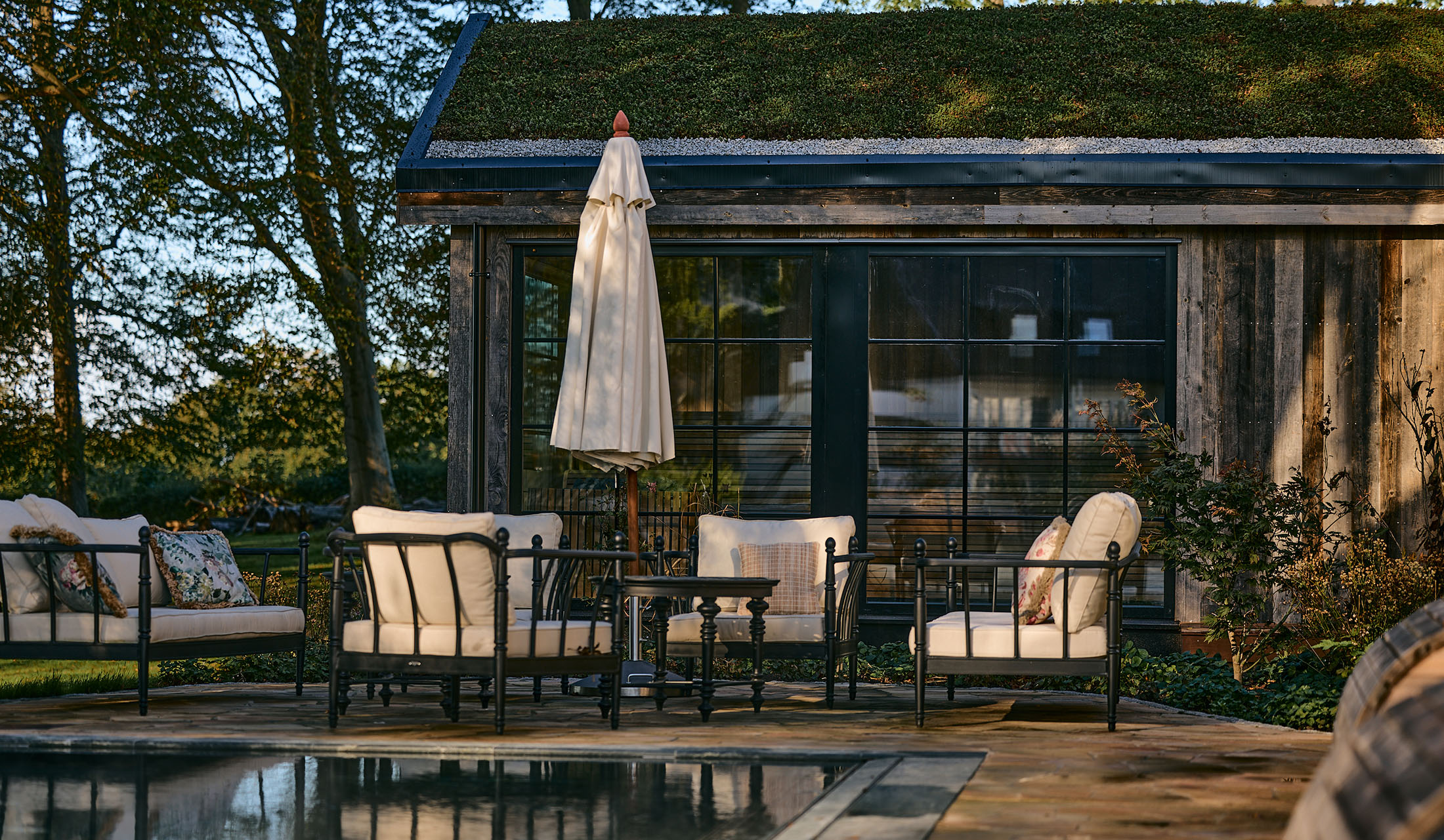 Maryhill Estate springtime courtyard with outdoor seating and fresh flowers