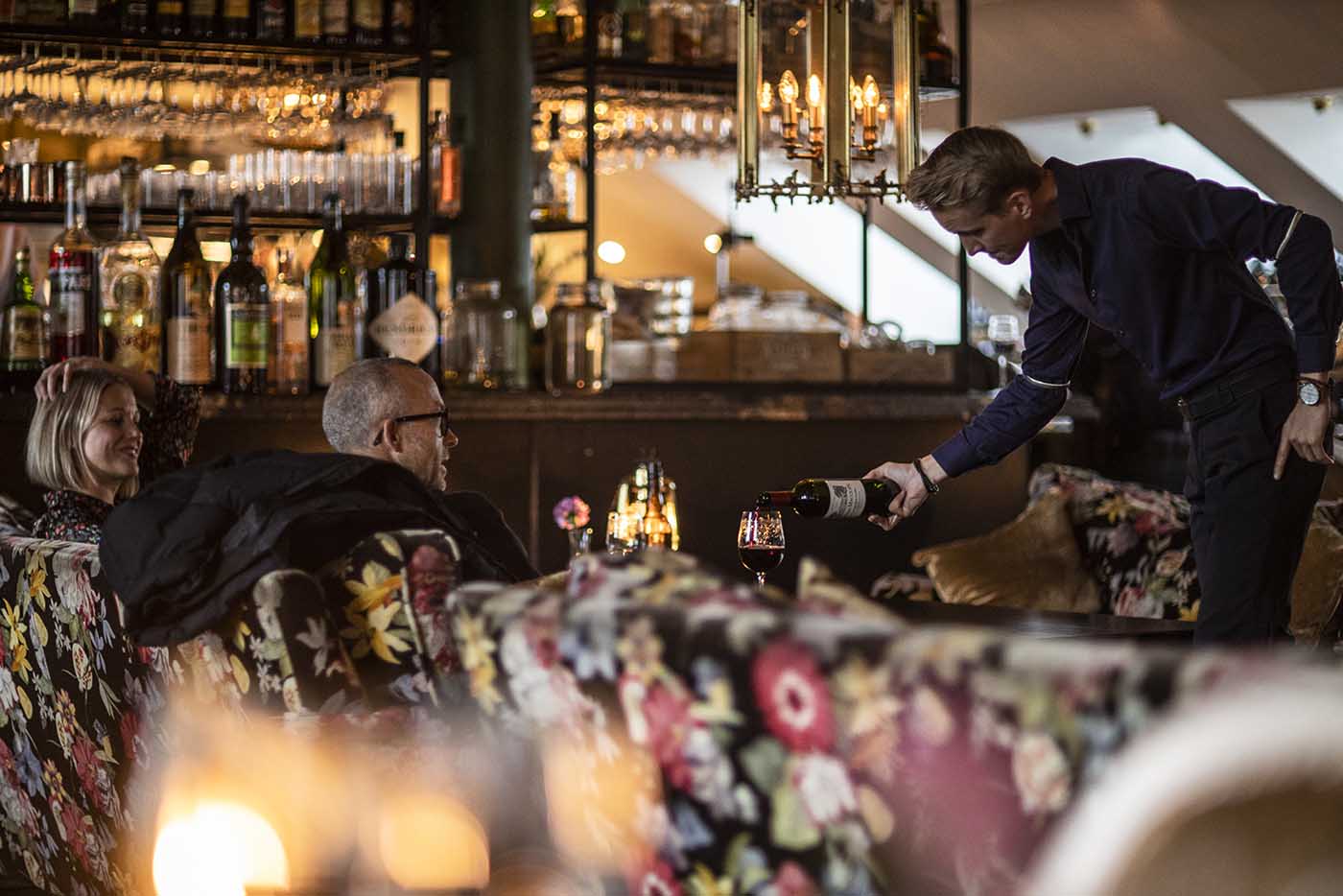 Bar Amuse cocktail bar with ambient lighting at Hotel Pigalle