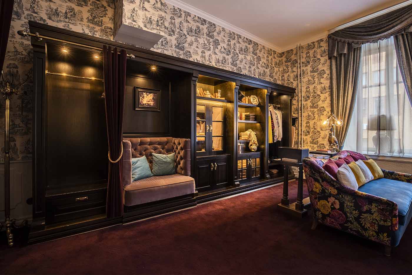 Suite Belle panoramic view of the lounge at Hotel Pigalle Gothenburg