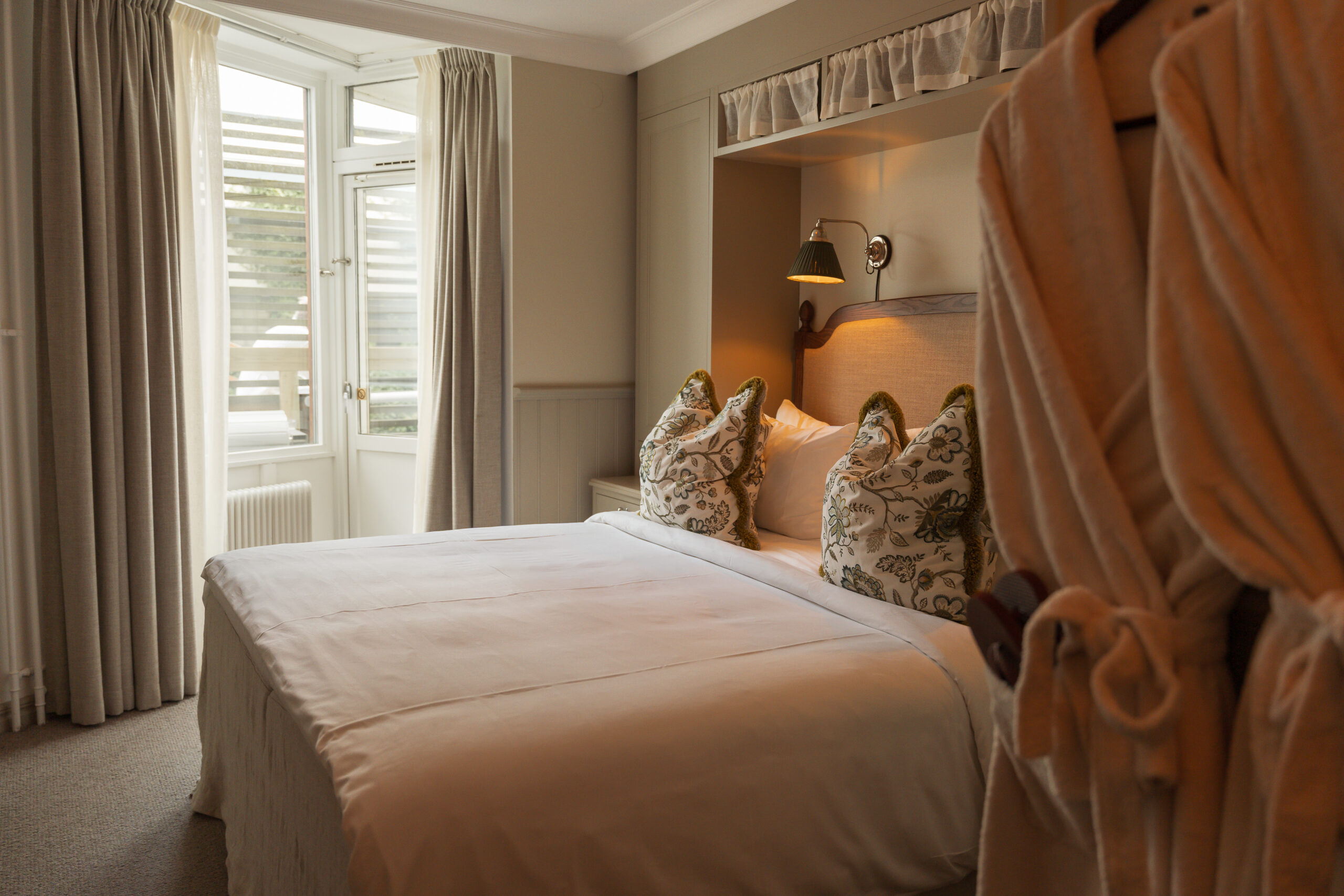 Modern hotel room with ocean-inspired decor at Ystad Saltsjobad